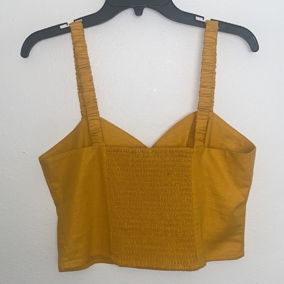 Express Crop Top - Picture 2 of 4